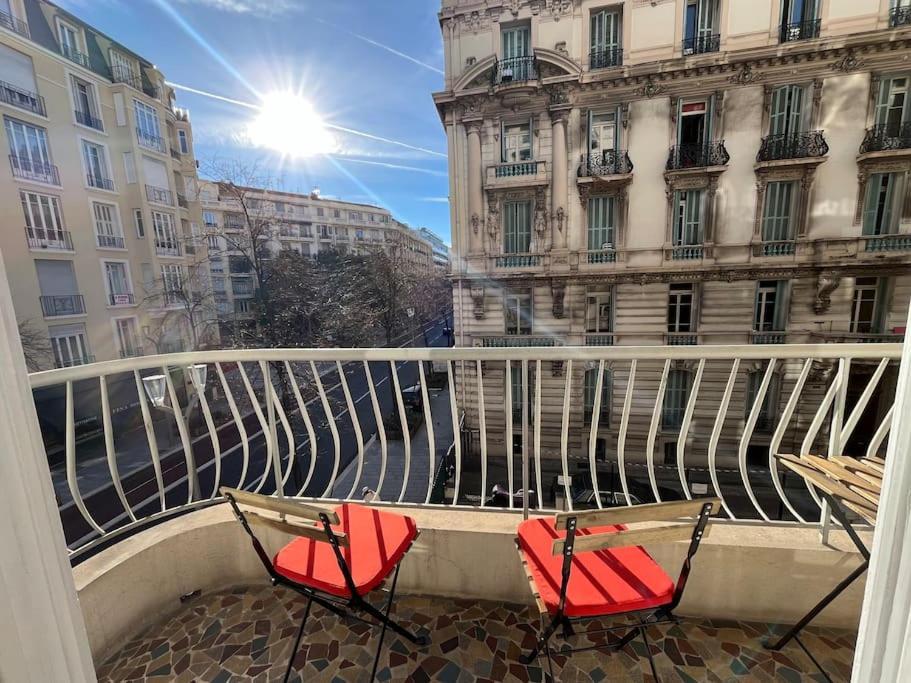 Sunny Gambetta With 3 Air Conditionings