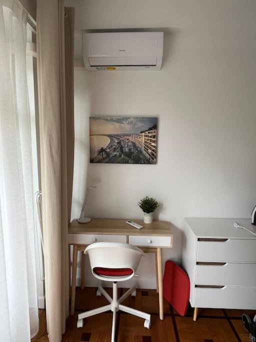 Sunny Gambetta With 3 Air Conditionings Nizza