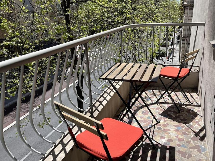 Sunny Gambetta With 3 Air Conditionings